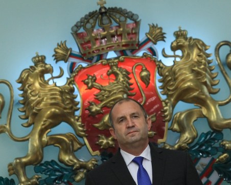 Видни спортисти, учени и писатели получават медали от президента