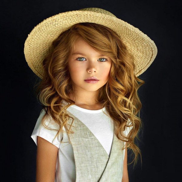 6-годишно момиченце изуми с красотата си, стана звезда в Instagram