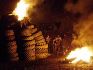Строг контрол върху горенето на гуми, дограми, текстилни отпадъци