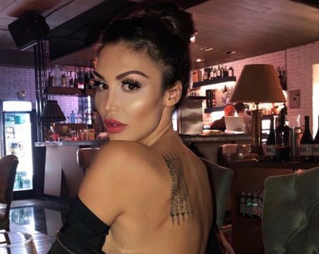 Моника Валериева с първи стъпки към исляма