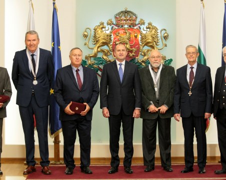 Президентът отличи с ордени баскетболната легенда Голомеев и още петима успели българи