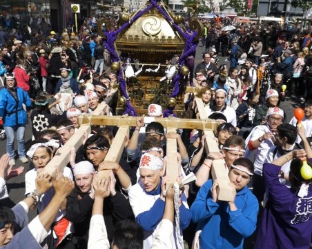 Бойни изкуства, ревю на кимона и хайку в сърцето на София