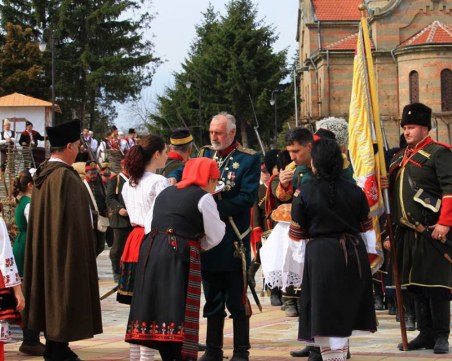 Бопаджии иззеха възрожденски оръжия от най-стария клуб за възстановки в България
