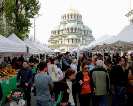 Фермерски фестивал пред столичния храм 