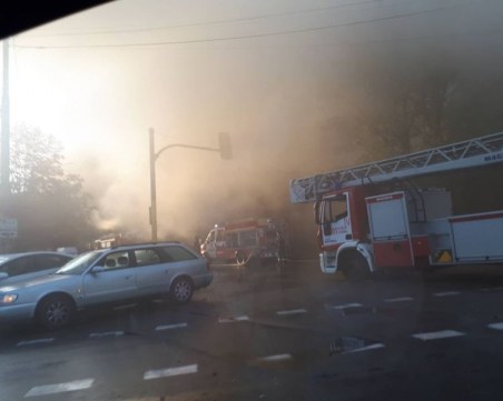 Гори култово заведение в София, камина подпали меката на чалгата