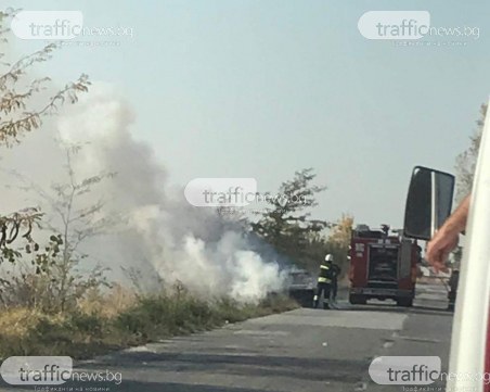 Кола пламна на междуселски път край Пловдив