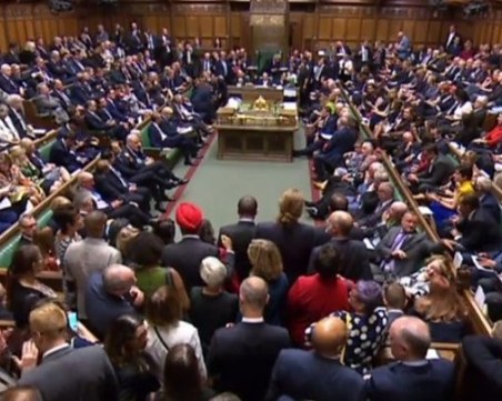 Съдбовен ден за Великобритания: Парламентът се събира заради Брекзит