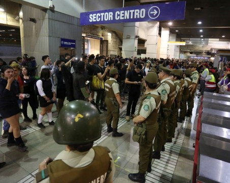 Сблъсъци и извънредно положение в Сантяго след протести