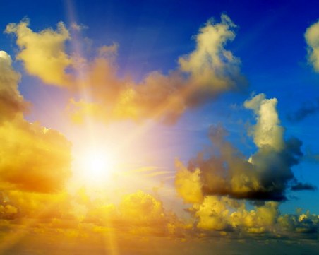 Топло и слънчево време от днес до изборите, после студ и дъжд