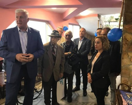 92-годишен филателист с послание към Здравко Димитров:  