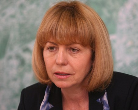 Фандъкова: Манолова да каже кой й плаща билбордовете и шатрите