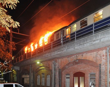 Пожар избухна във влак с футболни фенове в Германия, има ранени