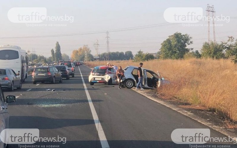 Две катастрофи през няколко метра задръстиха Асеновградско шосе