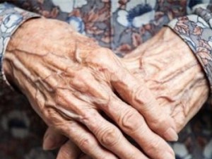 Нова схема: Измамници взимат парите на пенсионери от името на депутати