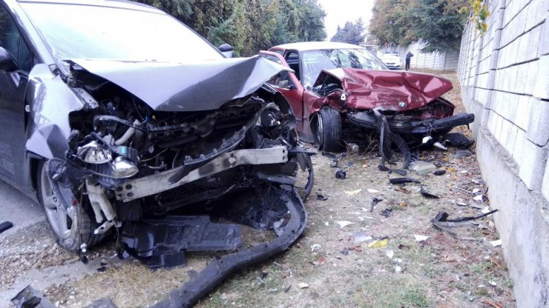 Три коли се удариха в Шумен, трима са в болница
