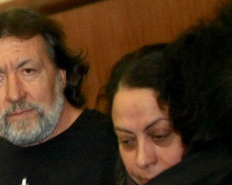 Баневи с 10 адвоката, искат прокуратурата да донесе 27 чувала документи