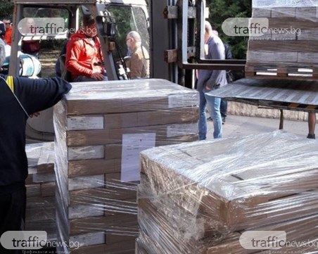 Бюлетините пристигнаха в Пловдив, полицаи ще дежурят пред Областната управа