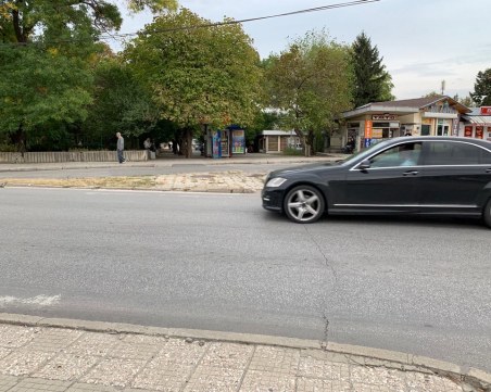 Коматево на нокти! Със 100 км/ч фучат колите през квартала! Хората искат легнали полицаи