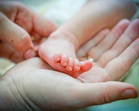 Няма и следа от родителите на изоставеното в Петрич бебе