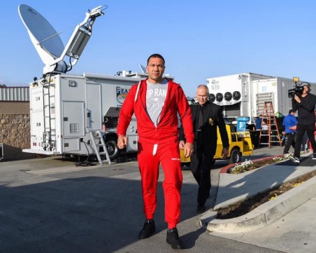 Отсвирват Кобрата за световната титла - и Джошуа и Руис иска да се бият с Усик