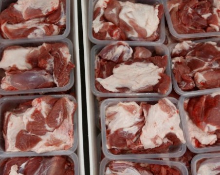 След като избихме прасетата, ядем пържоли от дълбокия резерв на Европа