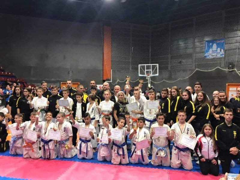Малките каратеки на Тракия с 16 медала от Националната купа