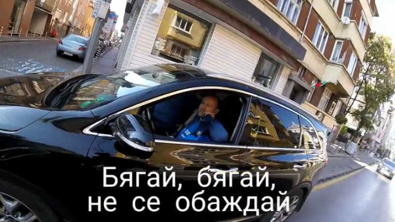 Тити Папазов хванат в крачка, паркира на велоалея и се държи нагло