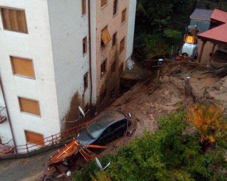 Евакуация заради наводнения в Северна Италия