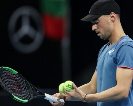 Мико ще играе тенис с ученици в София