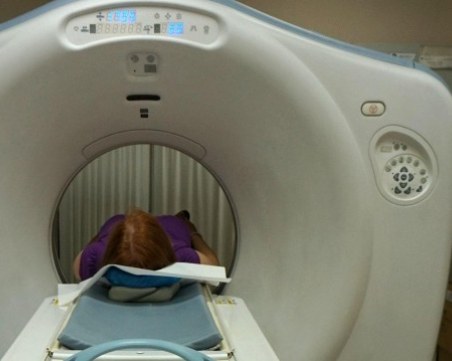 Наказват със забележка лаборантката, която забрави жена в скенер