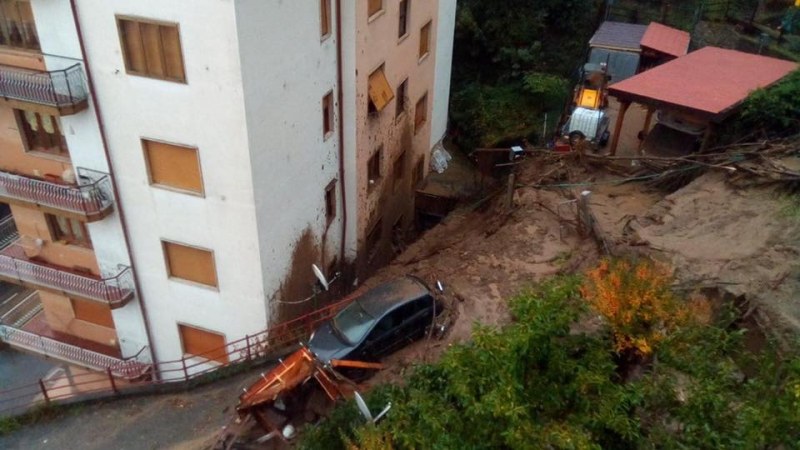 Евакуация заради наводнения в Северна Италия