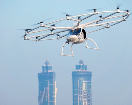 Дрон такси направи първия си полет