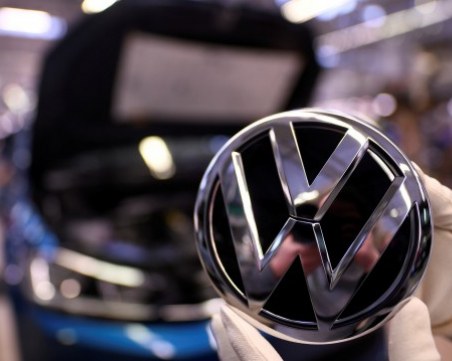 Фолксваген: Не търсим ново място за завода, проектът е замразен