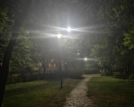 Монтираха ново осветление в парк 
