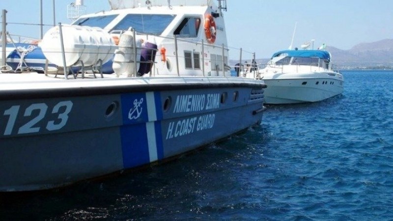 Катер на гръцката брегова охрана се вряза в лодка с мигранти