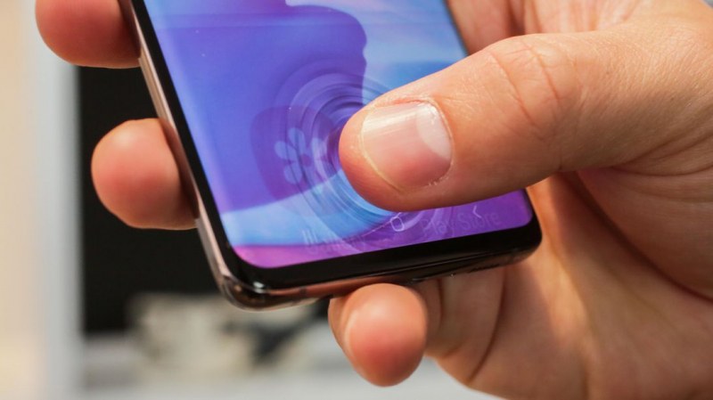 Samsung официално: Бъг отключва телефона ви с чужд пръстов отпечатък