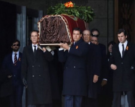 Ексхумираха тялото на испанския диктатор Франко