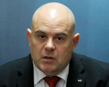 ВСС отваря вратата на Иван Гешев за нов главен прокурор