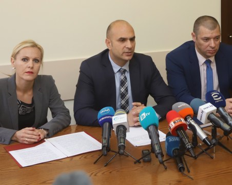 Кметът на Несебър обвинен, че предлагал по 100 лева за всеки купен глас