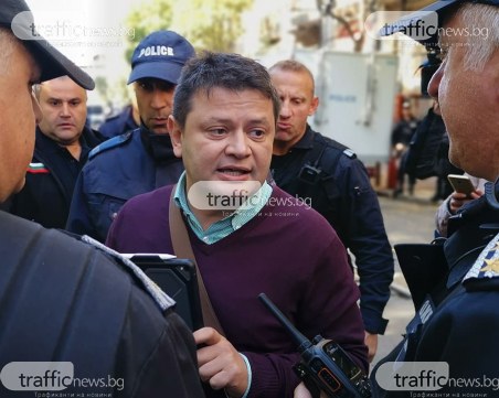 Протестърът Николай Стайков провокира защитниците на Гешев