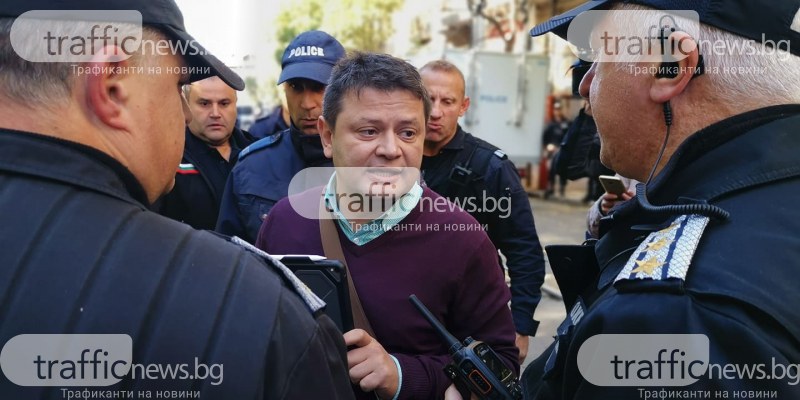 Протестърът Николай Стайков провокира защитниците на Гешев