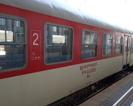 13 пътнически влака ще чакат 60 минути по гарите заради смяната на времето