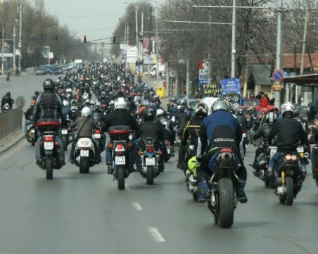 Брюксел спира дизелите от 2030 г., от 2035-а забравя и колите на бензин и газ