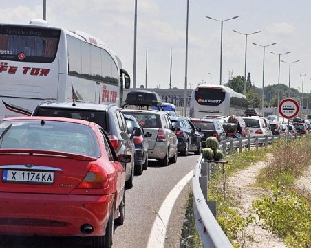 МВнР предупреждава за извънредни мерки по пътищата в Гърция