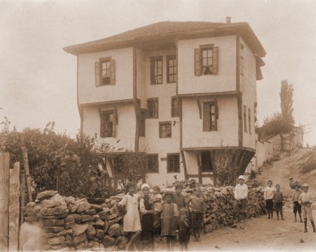 Преди и сега: Къща Ламартин – от богатия живот на търговеца Мавриди до разрухата на съвремието