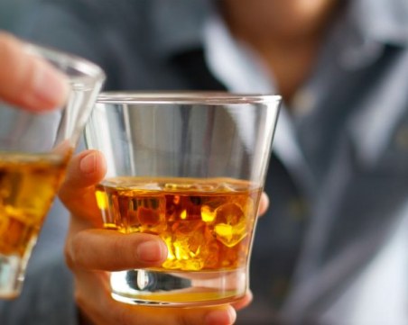 Районните кметове в Пловдив забраниха алкохола в неделя