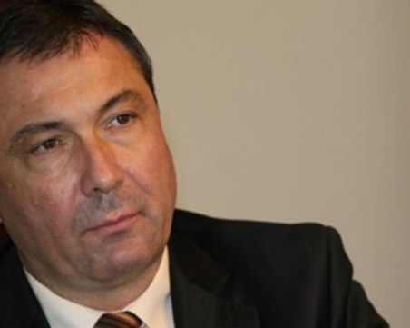 Съдът остави в ареста кмета на Несебър, предлагал по 100 лева за глас