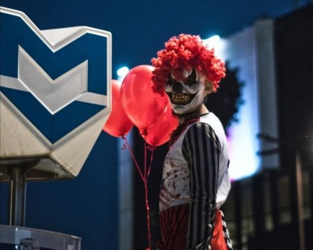 Ужасяващ клоун плаши столичани в метрото