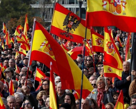 Хиляди крайнодесни излязоха на протест в Мадрид