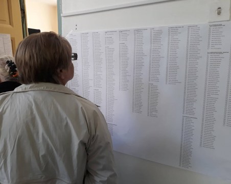 Членове на комисии шикалкавят, дават една, вместо три бюлетини